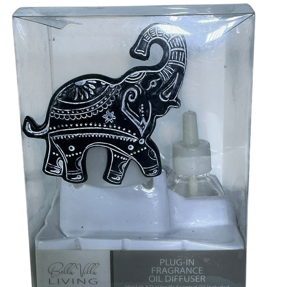 Bella Villa Living Elephant Fragrance Oil Diffuser Black and White